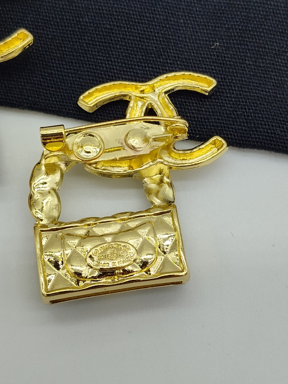 CHANEL Mini Handbag Brooch Pair Gold Tone Black Enamel CC Pins B21K And Dust Bag - Picture 3 of 5